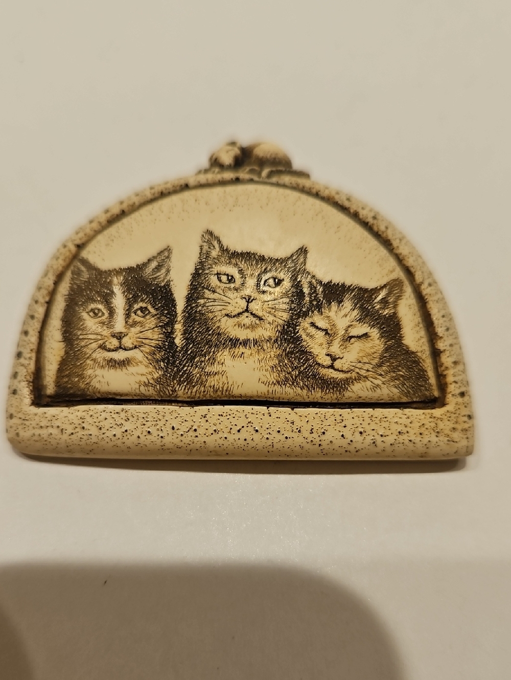 Classic R.H. Bodeau Beige Cat Trio Brooch - Women's Jewelry